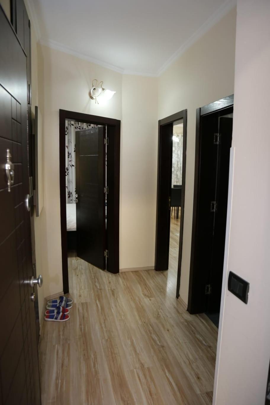 Ergi'S Host Apartment Tirana Extérieur photo